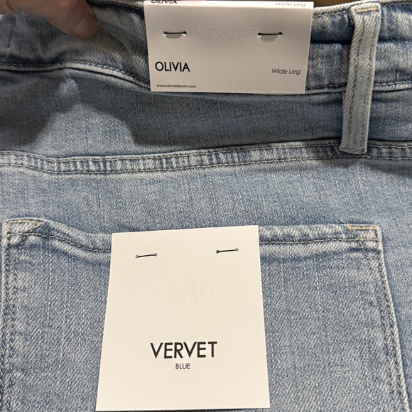 New Vervet High Rise Light Wash Cropped
Wide Leg Jeans. - Picture 4 of 10